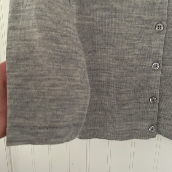 Garnet Hill Women’s 100% Merino Wool Crew Neck Button Up Cardigan Blue Roses XS - Picture 7 of 15